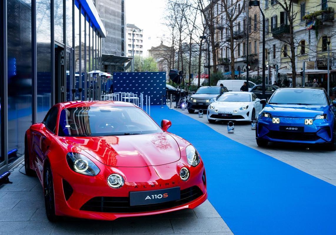 Atelier Alpine A290 Lounge milano via vespucci 8