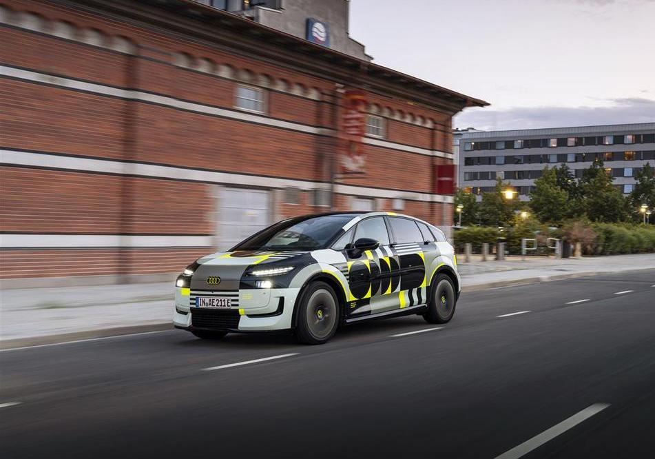 Audi A2 e-tron - on road