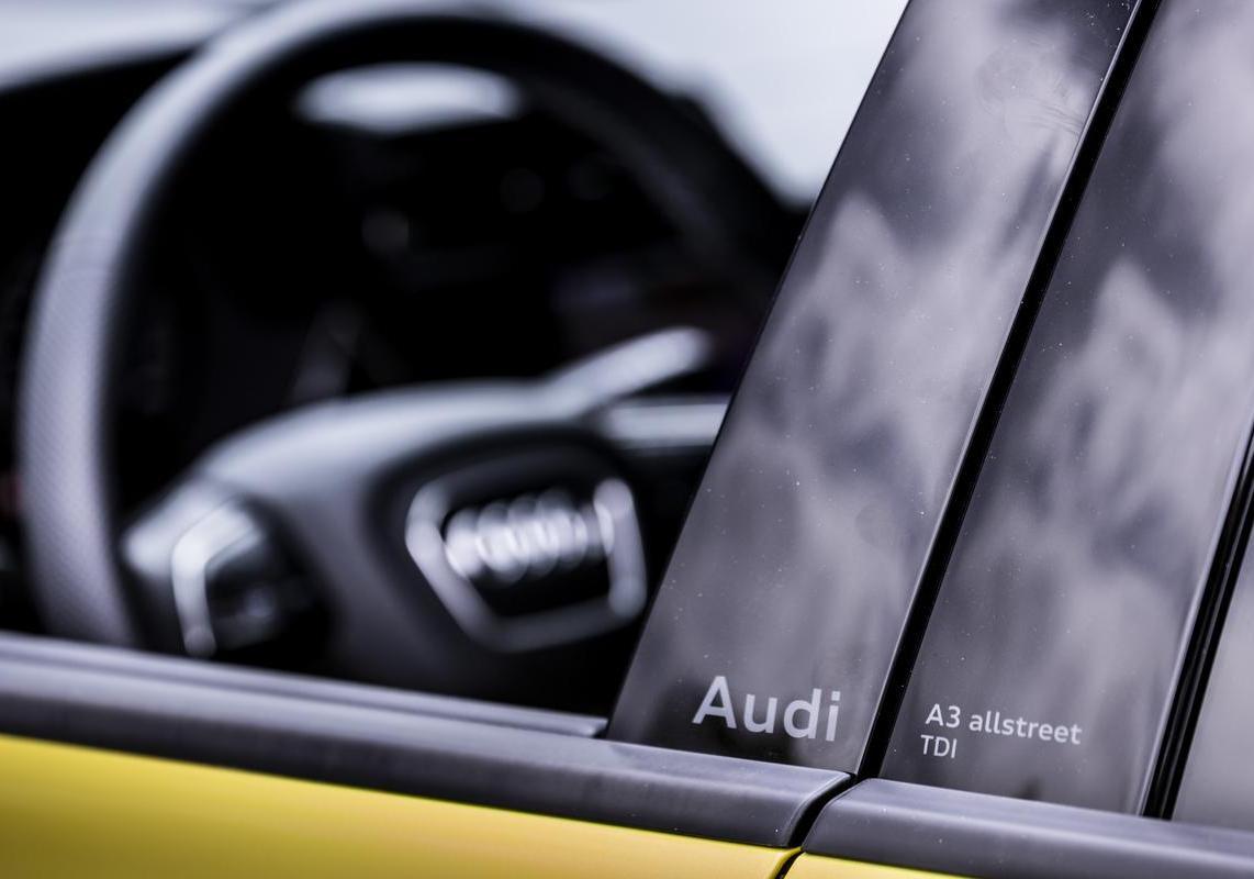 Audi A3 allstreet TDI foto volante
