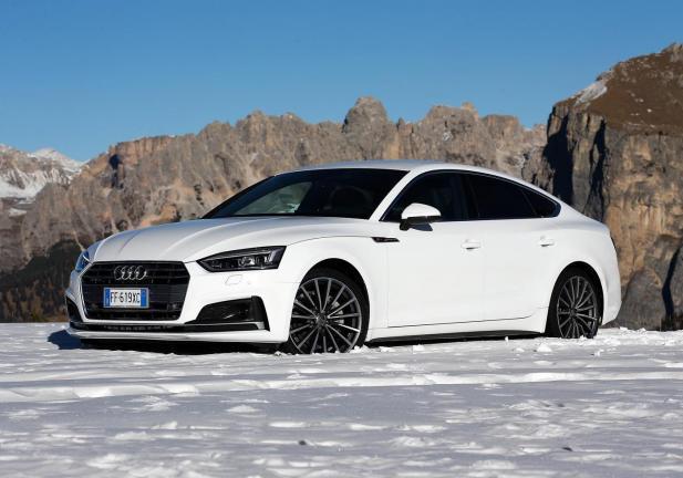 Audi A5 Sportback bianca sulla neve