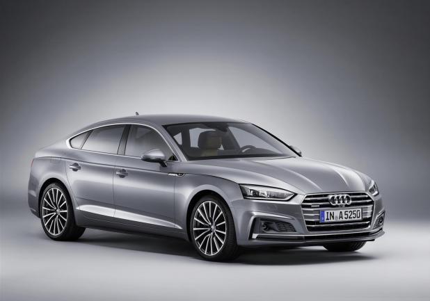 Audi A5 Sportback grigia tre quarti anteriore