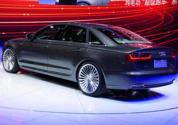 Audi A6 L e-tron concept tre quarti posteriore