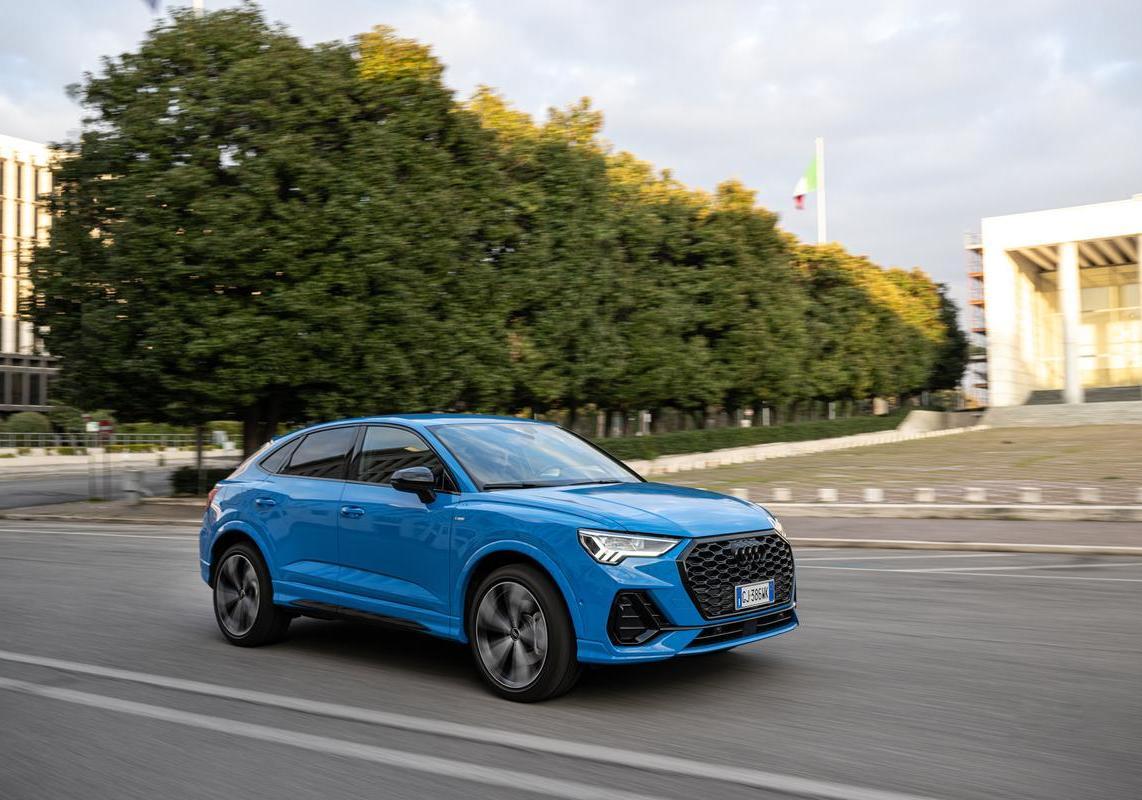 Audi Q3 Sportback TFSI e Identity Black tre quarti anteriore