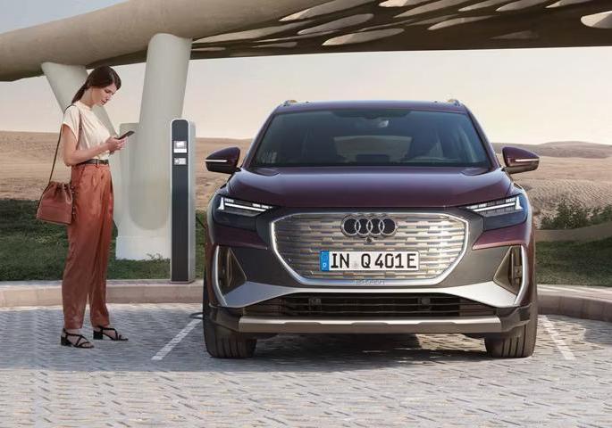 Audi Q4 40 e-tron rifornimento