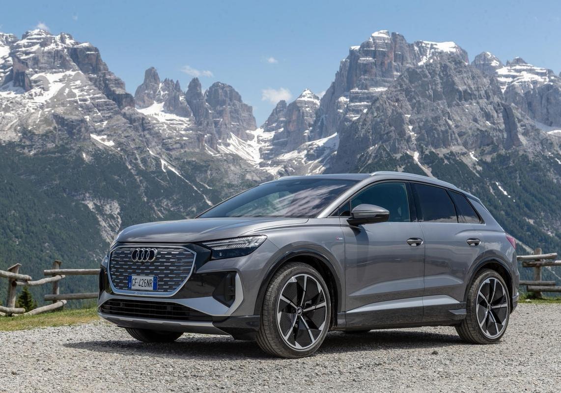 Audi Q4 50 e-tron quattro anteriore