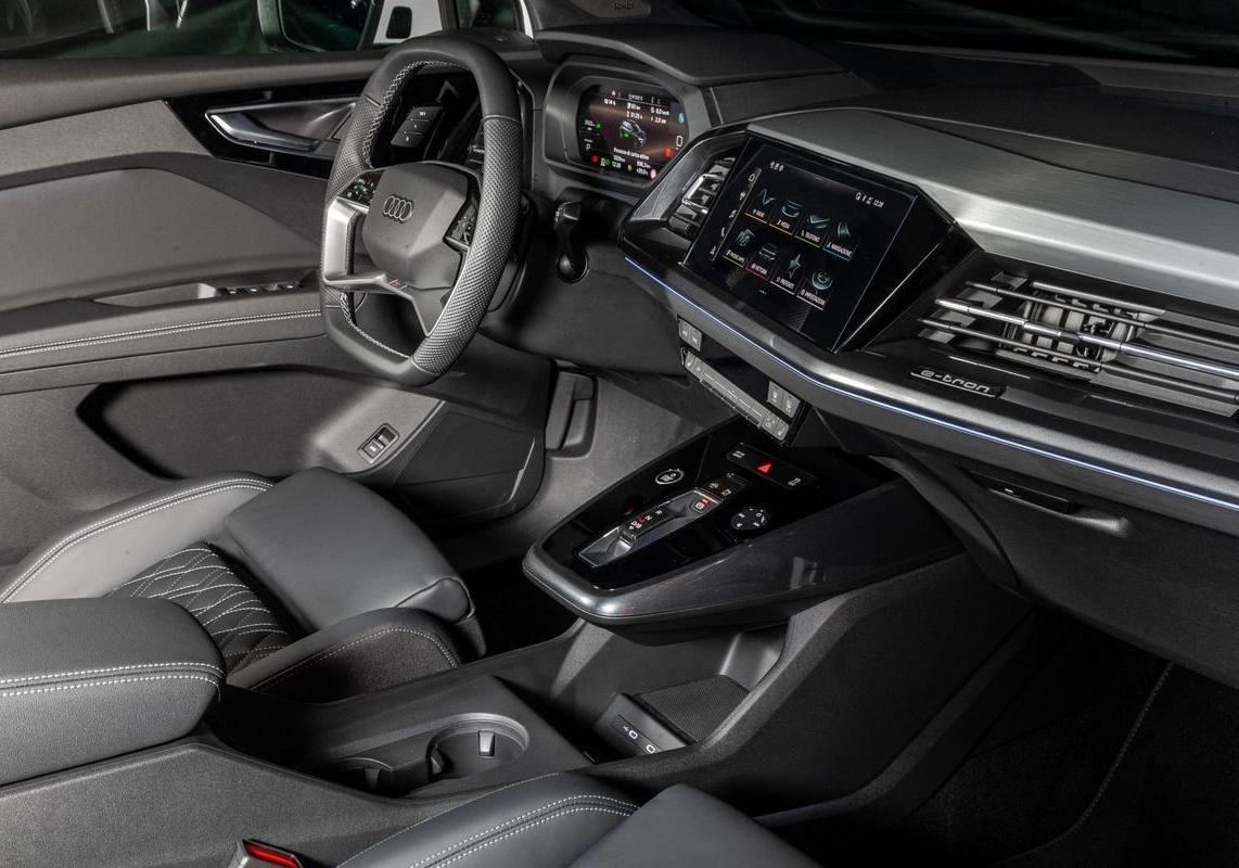 Audi Q4 50 e-tron quattro interni