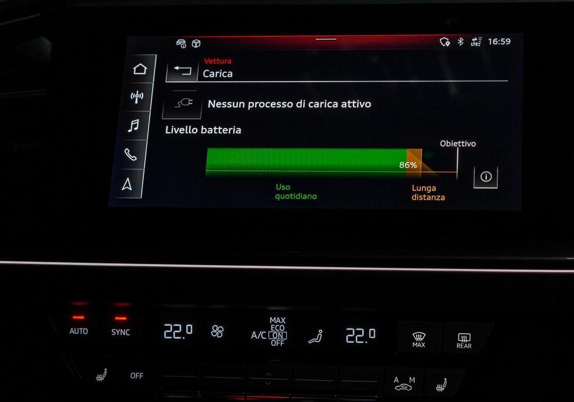 Audi Q4 50 e-tron quattro schermo touch
