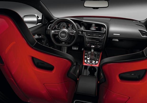 Audi RS5 interni e sedili