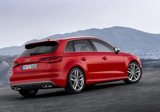 Audi S3 Sportback tre quarti posteriore lato destro