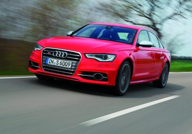 Audi S6 berlina tre quarti anteriore