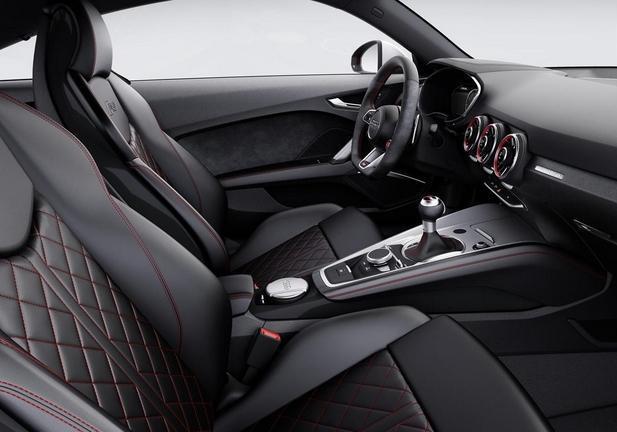 Audi TT RS interni laterale
