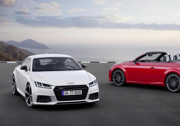 Audi TT S Line competition bianca e rossa