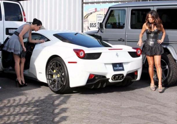 Le auto dei vip Kim Kardashian Ferrari F458 Italia