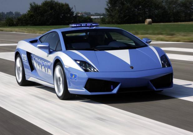 Auto della Polizia Lamborghini Gallardo tre quarti anteriore