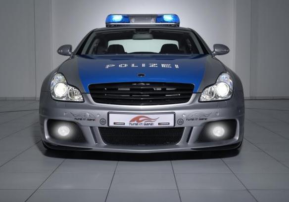 Auto della Polizia Mercedes CLS 63AMG anteriore