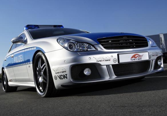 Auto della Polizia Mercedes CLS 63AMG tre quarti anteriore