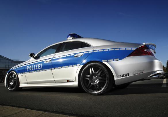 Auto della Polizia Mercedes CLS 63AMG tre quarti posteriore