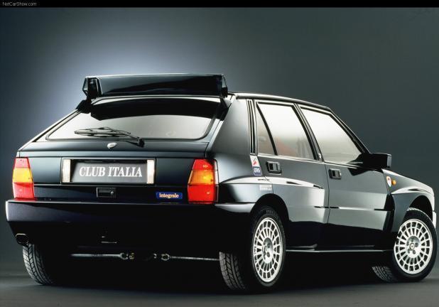 Auto d'epoca Lancia Delta Integrale Evoluzione tre quarti posteriore