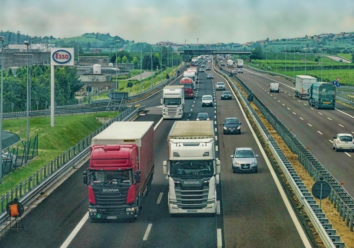 autostrada corsia centrale guida periocolosa