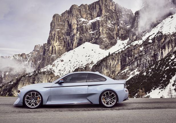 BMW 2002 Hommage profilo