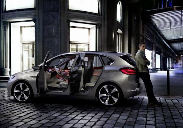 BMW Concept Active Tourer con portiere aperte