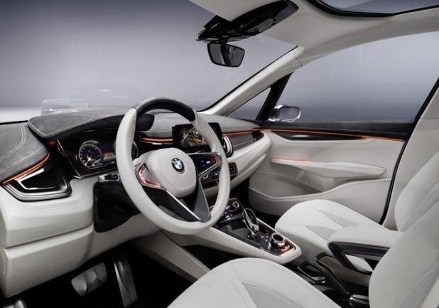 BMW Concept Active Tourer interni a Shangai
