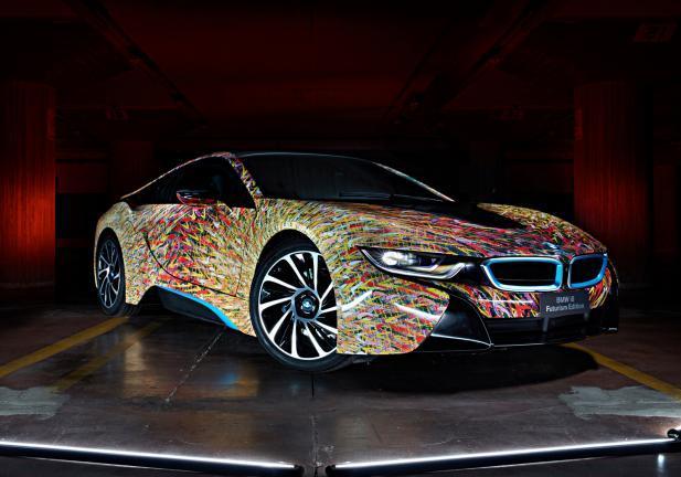 BMW i8 Garage tre quarti anteriore