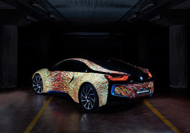 BMW i8 Garage tre quarti posteriore