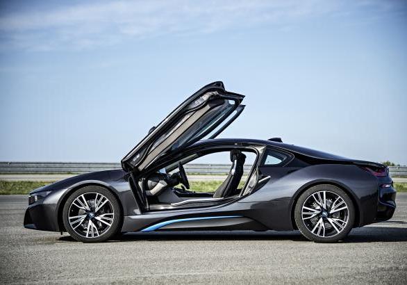 BMW i8 profilo