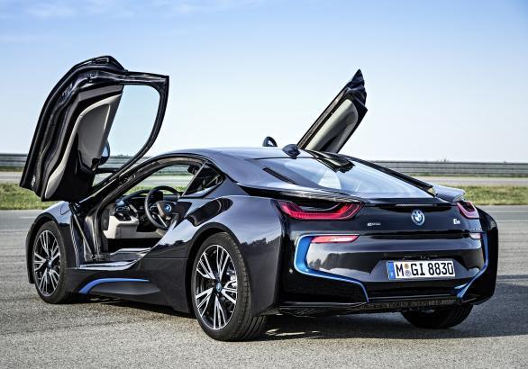 BMW i8 tre quarti posteriore