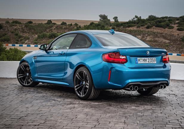 BMW M2 tre quarti posteriore