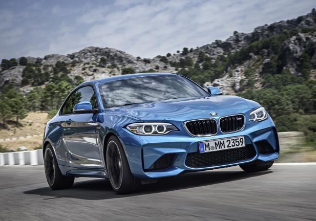 BMW M2 Coupé tre quarti anteriore