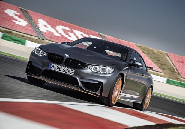 BMW M4 GTS tre quarti anteriore pista