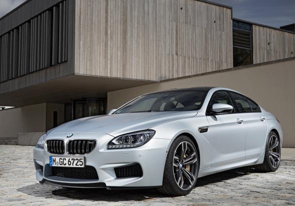 BMW M6 Gran Coupé con Competition Package tre quarti anteriore