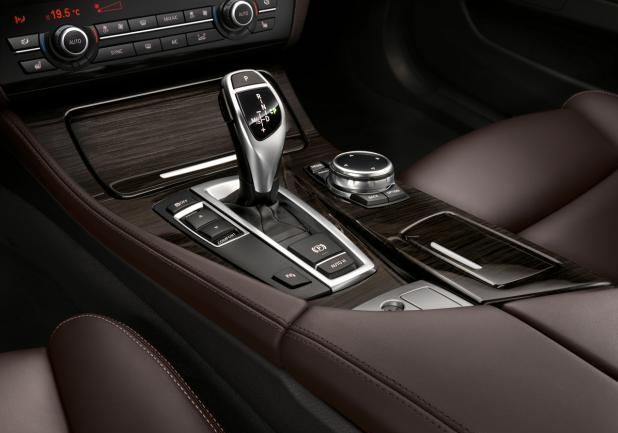 BMW Serie 5 Touring restyling dettaglio interni