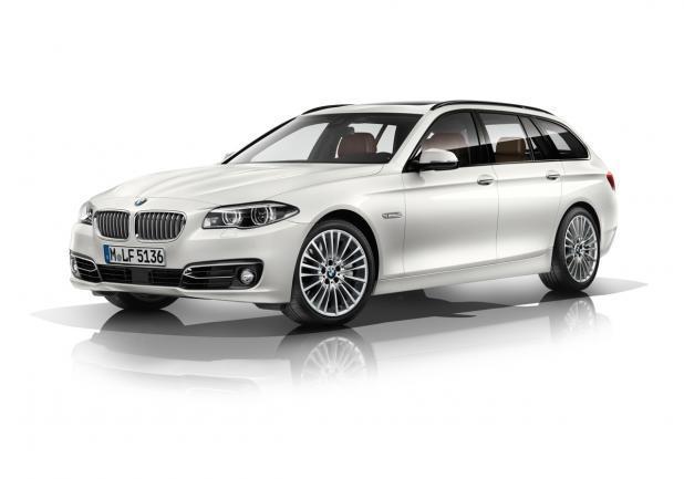 BMW Serie 5 Touring restyling tre quarti anteriore