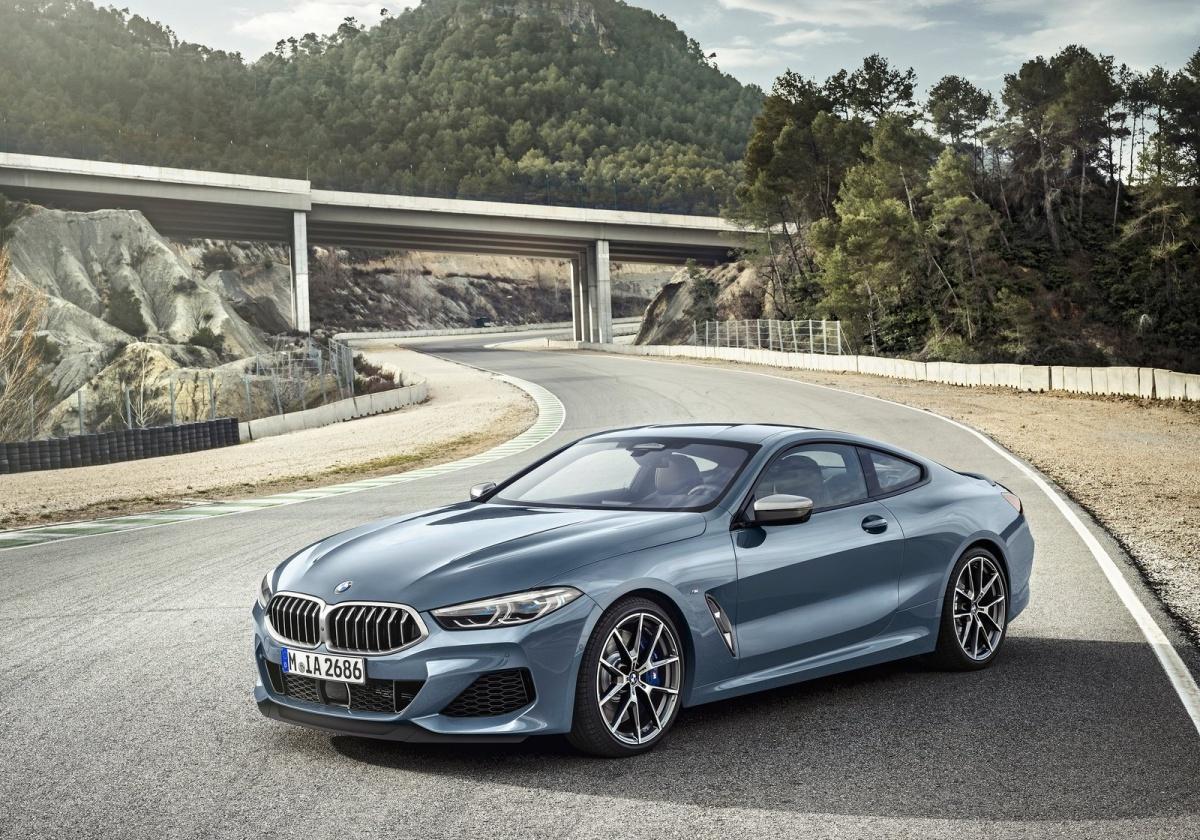 Foto BMW serie 8 vista alto - Patentati