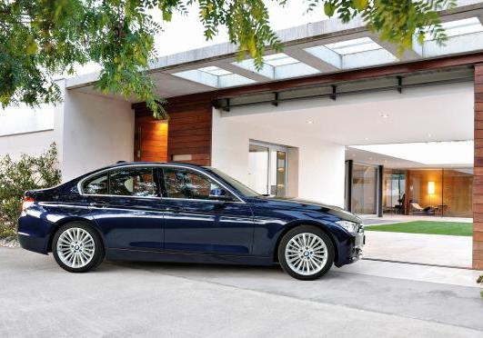 BMW Serie 3 berlina Luxury profilo