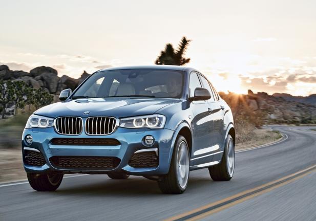 BMW X4 M40i frontale blu