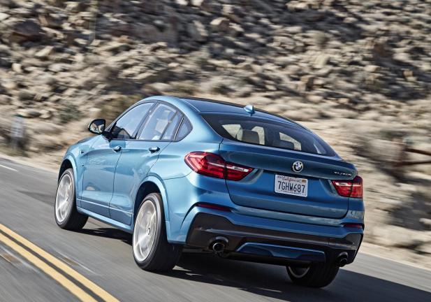 BMW X4 M40i posteriore blu