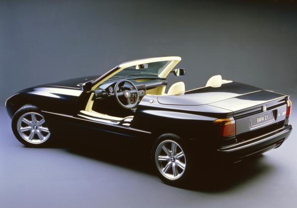 BMW Z1 nera tre quarti posteriore