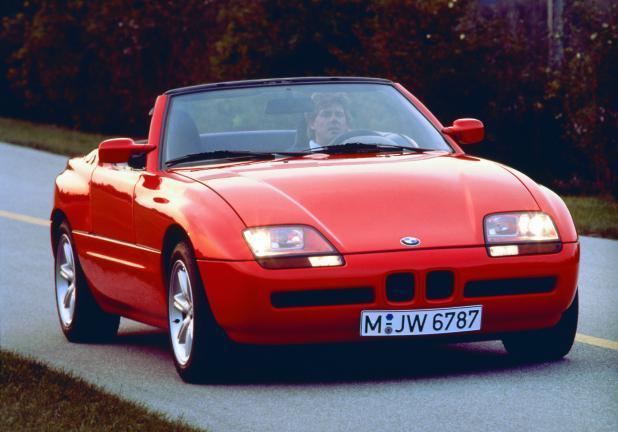 BMW Z1 rossa tre quarti anteriore