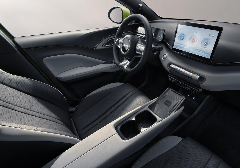 BYD Dolphin Surf Comfort interni foto