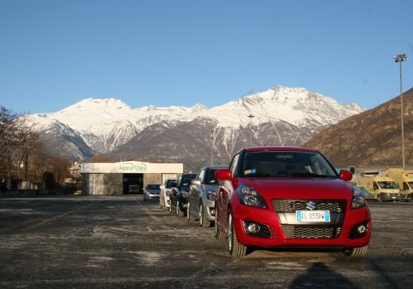 Corsi di guida per neopatentati Suzuki Swift in fila