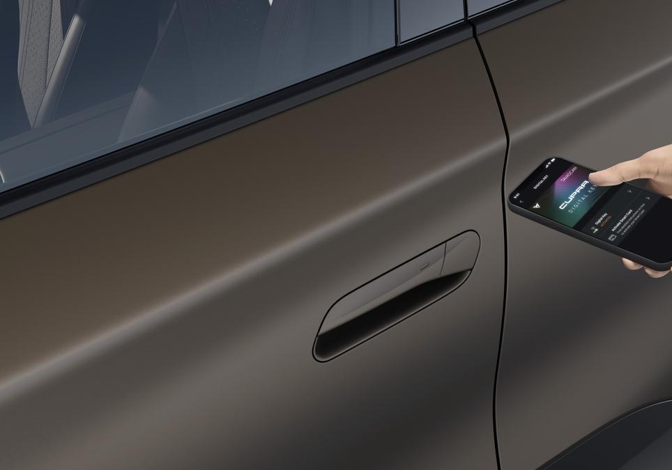 Cupra Tavascan 190 CV - apertura porte