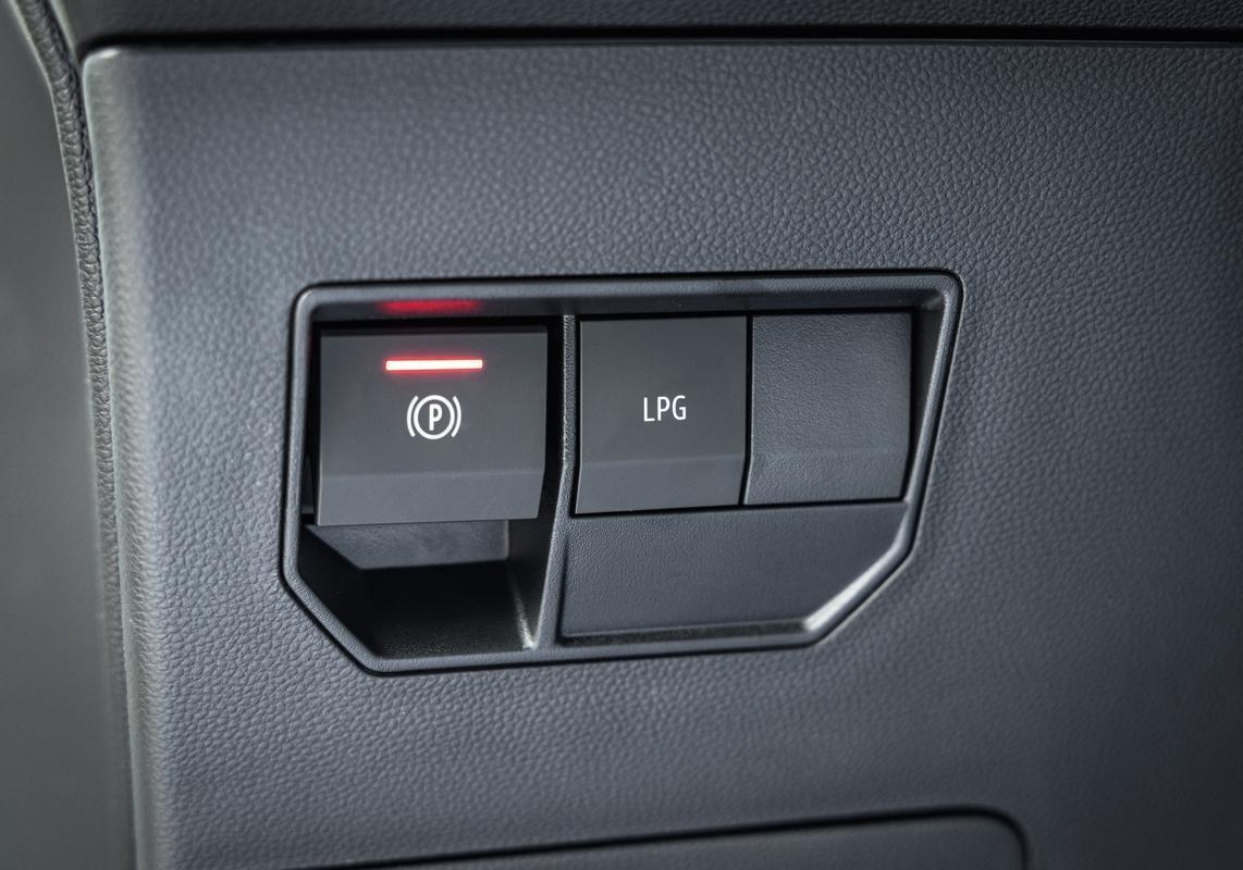 Dacia Bigster Hybrid-G 48V GPL tasto gas