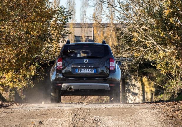 Dacia Duster 16 GPL posteriore sterrato