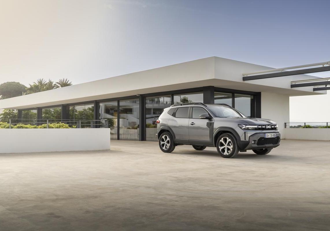 Dacia Duster ibrida 2025 anteriore
