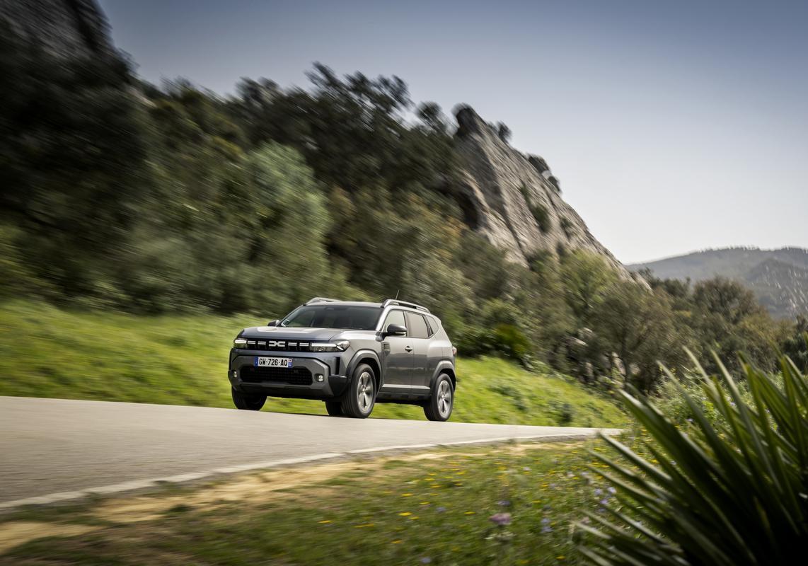 Dacia Duster ibrida 2025 foto