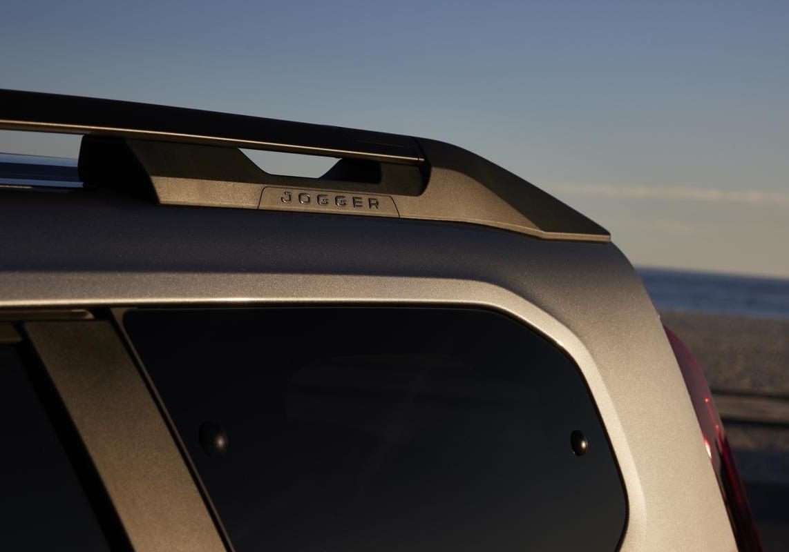 Dacia Jogger Hybrid extreme barre sul tetto
